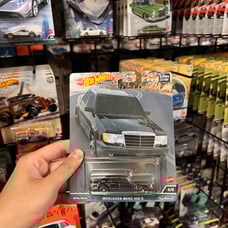 CHASE ! Hot Wheels Car Culture Mercedes-Benz 500 E Black