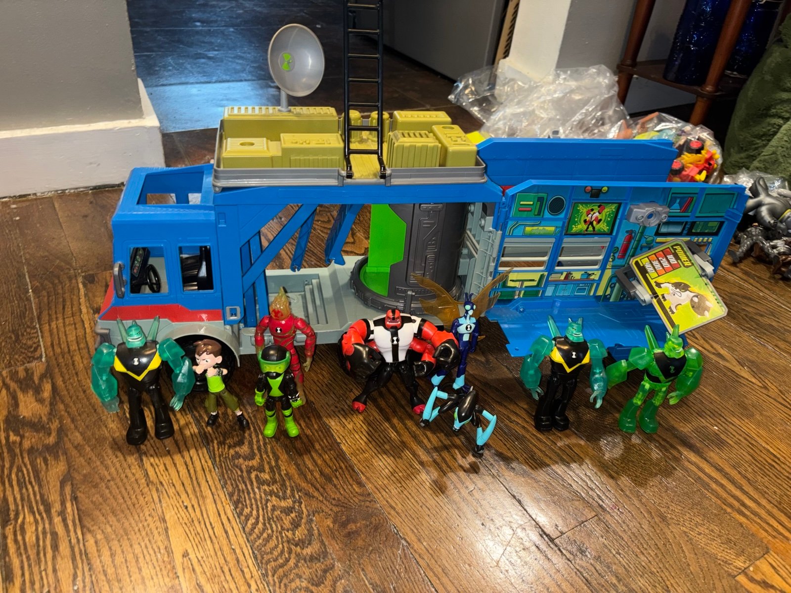 Ben Ten Action Figure Set