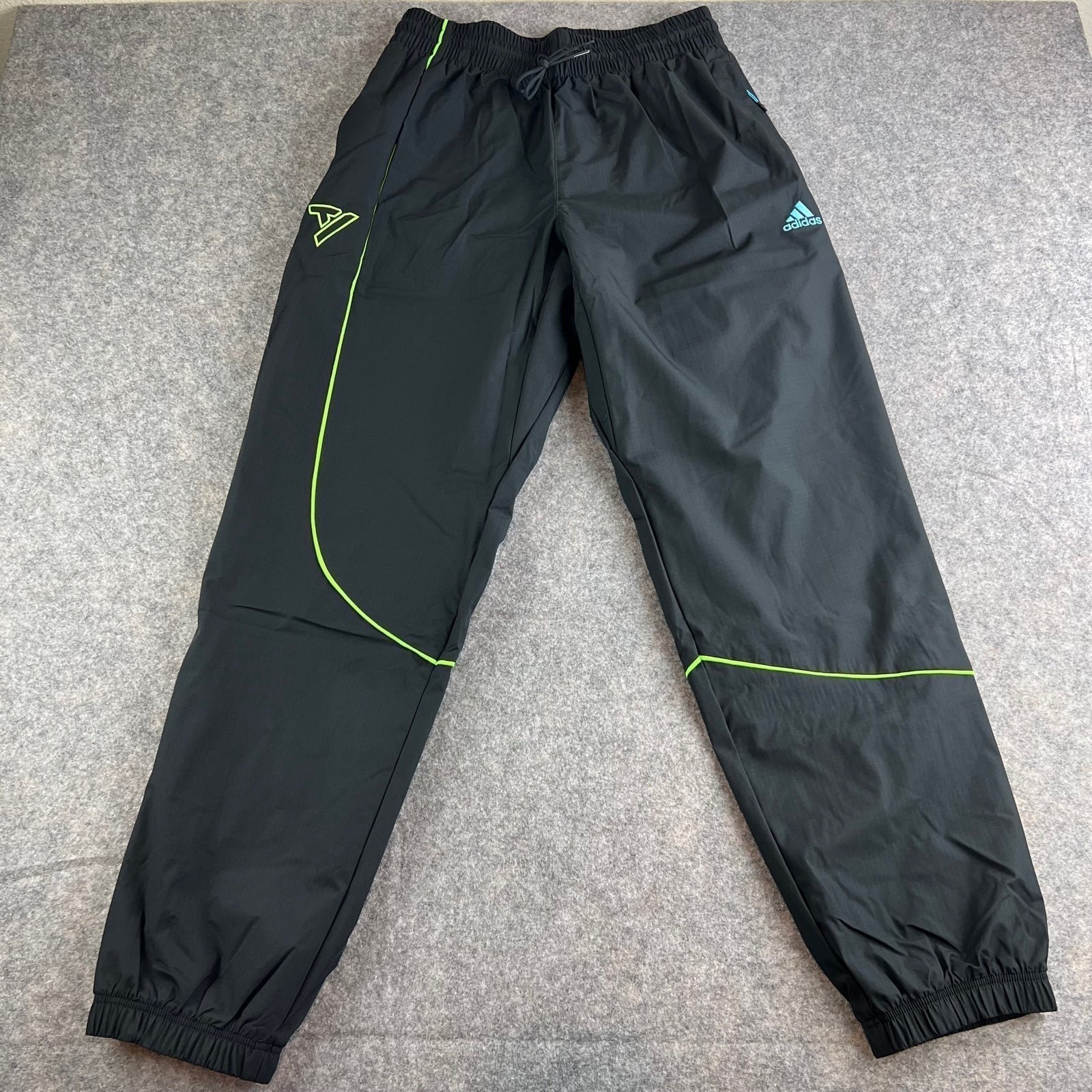 Adidas Mens Size Medium Trae Young TL Woven Retro Basketball Pants Black HS6875
