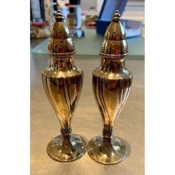 Antique/vintage Wm Rogers salt/ pepper
