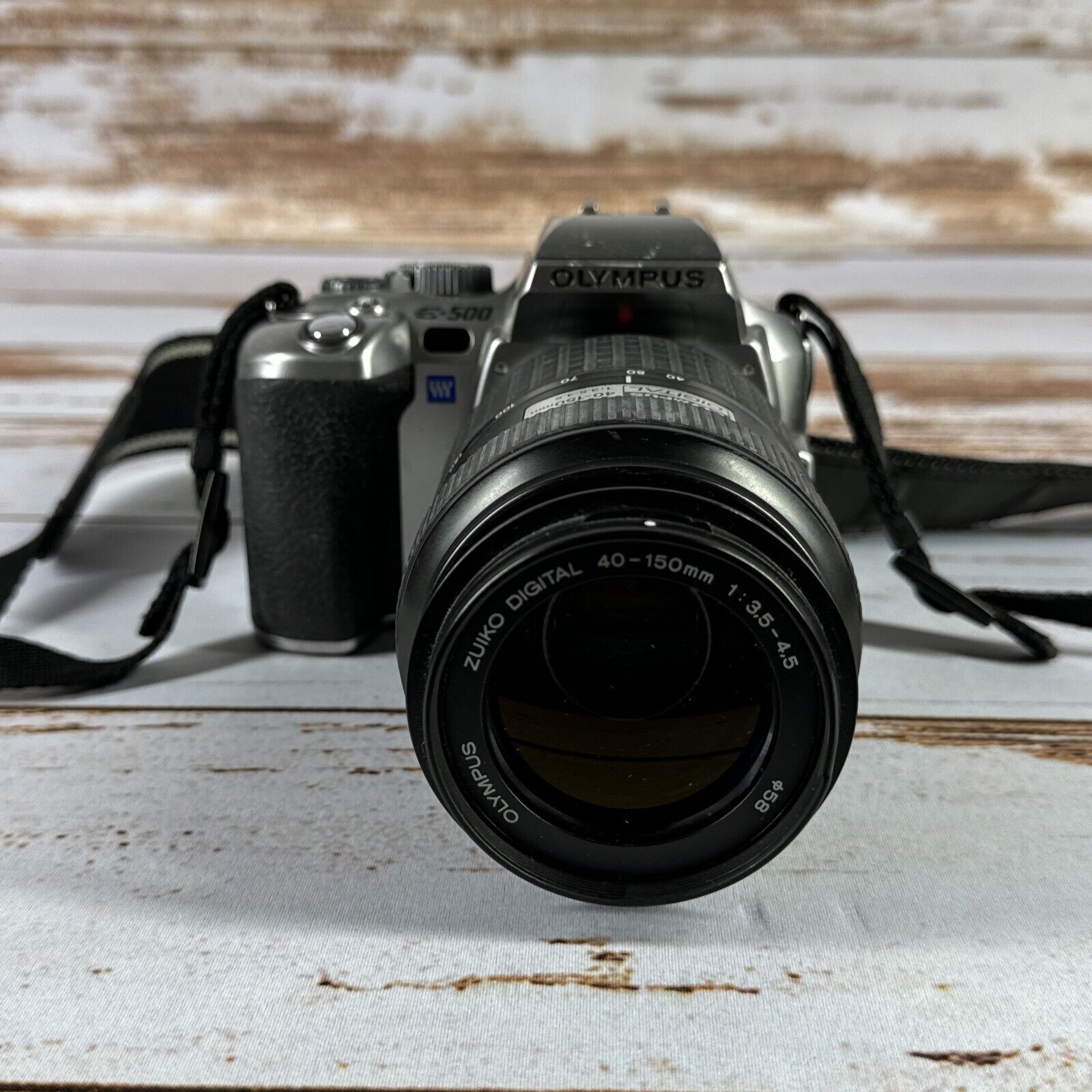 OLYMPUS EVOLT E-500 8.0MP DIGITAL SLR CAMERA AND 40-150mm LENs