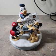 Christmas 1986 Limited Edition Disney Season's Greetings Porcelain 1/2000