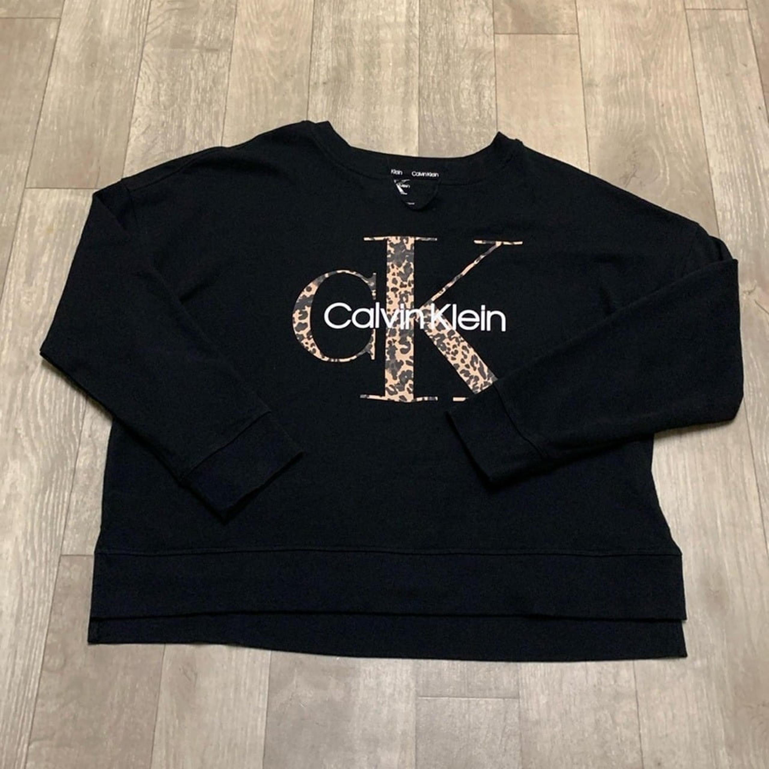 Womens Calvin Klein V-Neck Animal Print Long Sleeve Pullover Sweatshirt