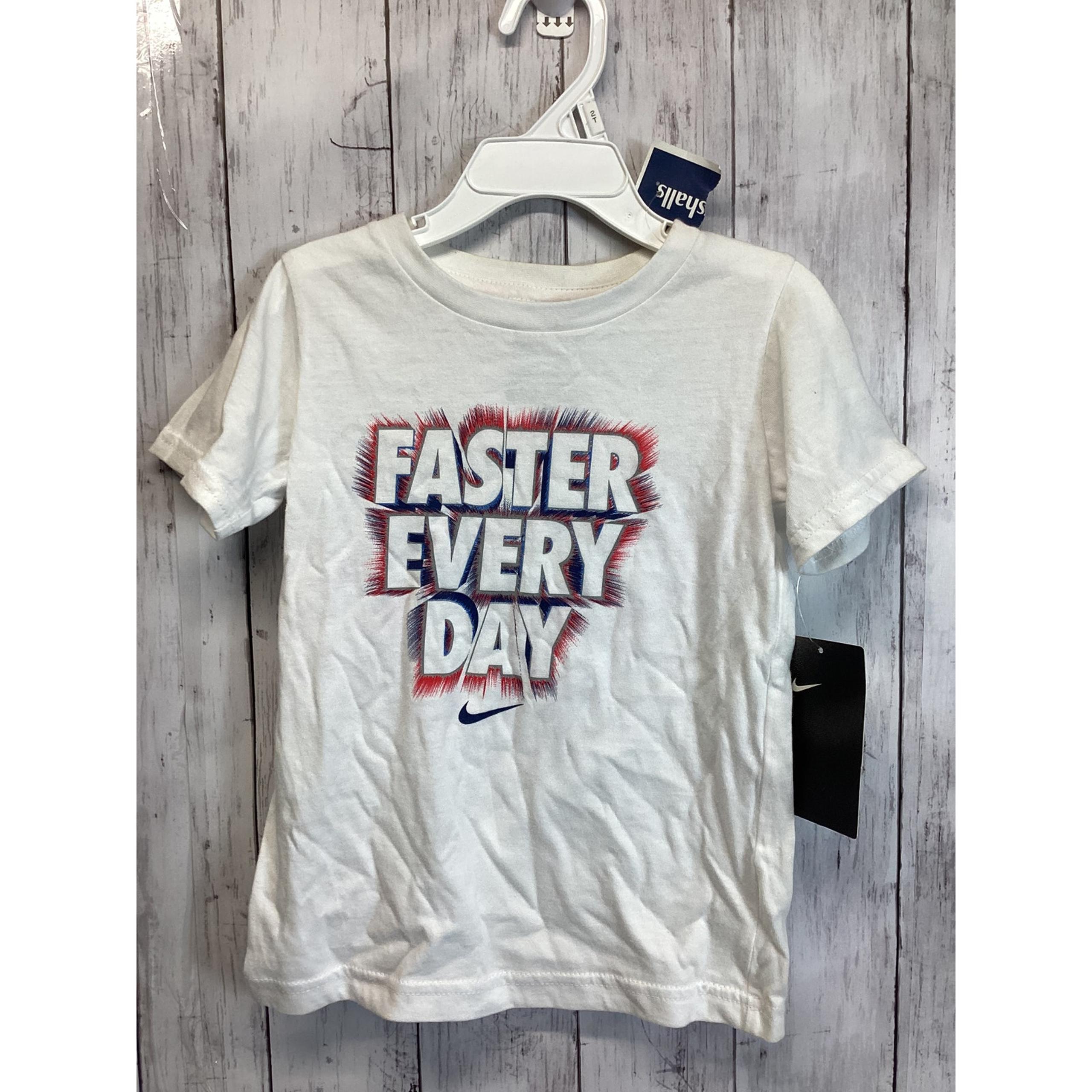 Nike Boys T-Shirt Size 4T White Graphic Print Short Sleeve Activewear Top