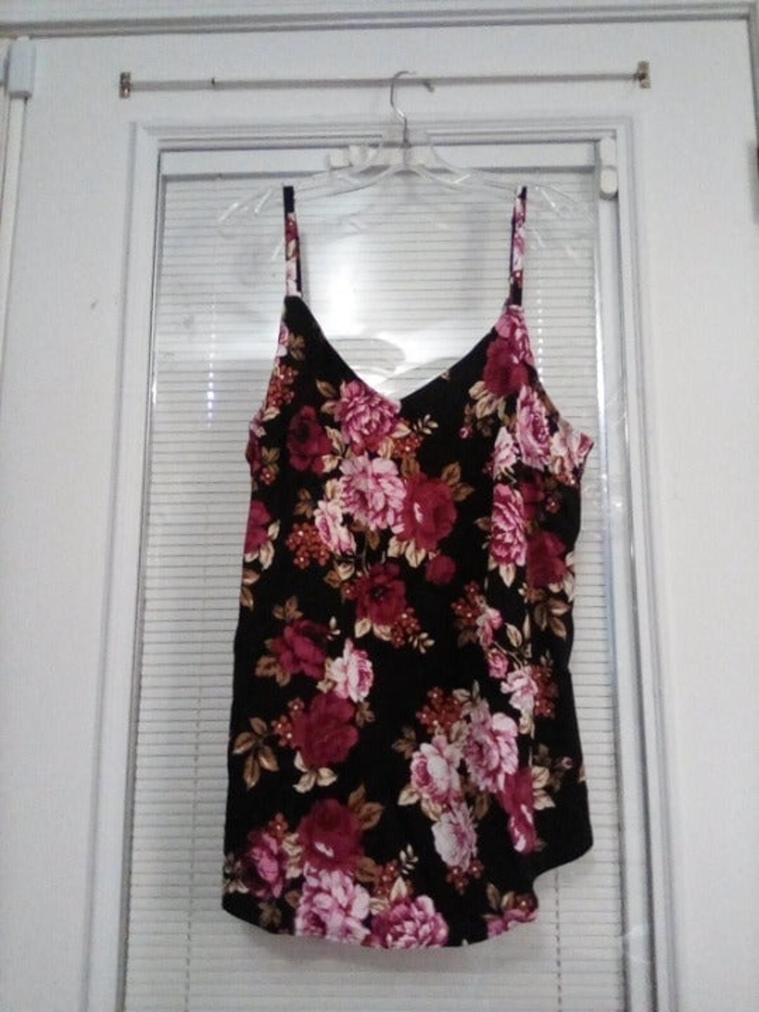 NWT TORRID PLUS SZ 2 FLORAL TANK