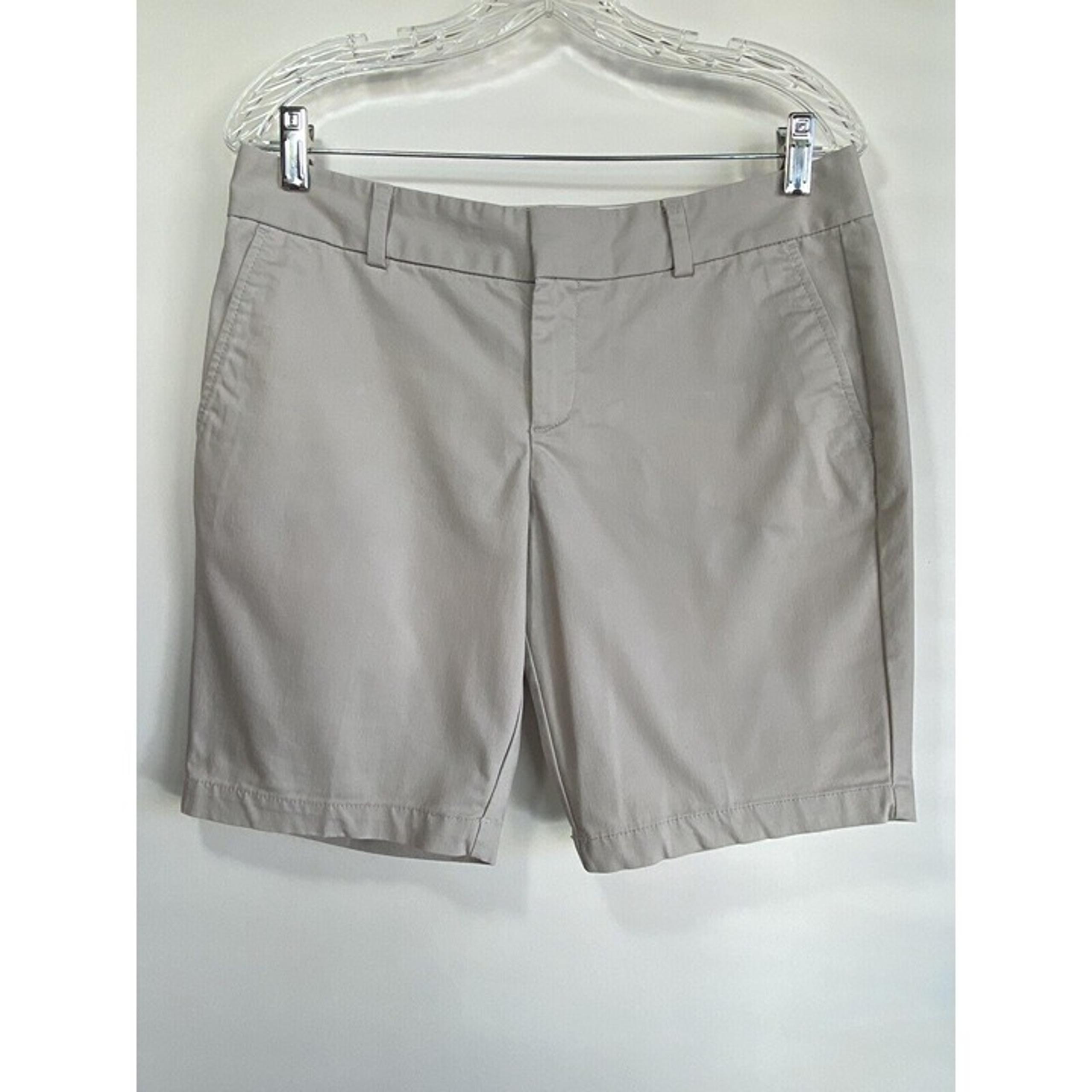 Dockers shorts womens size 8P chino style Khaki waist 32 inseam 9 mid rise