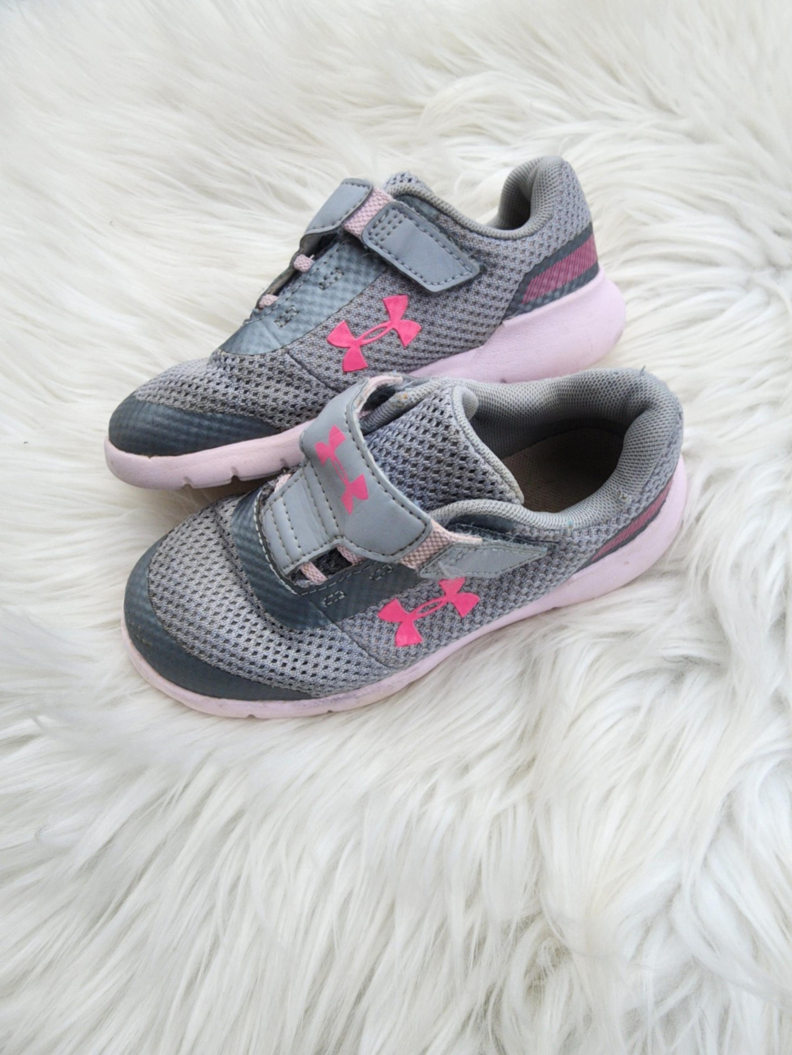 Girls Under Armour shoes size 9K