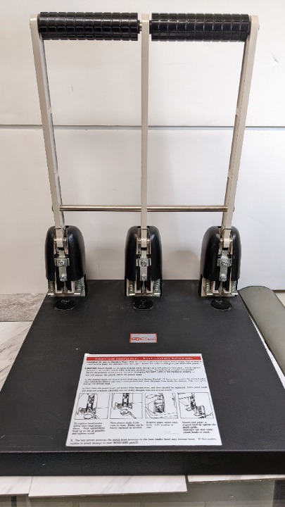 GBC Bates MHD 1600 Hole Punch for office or school
