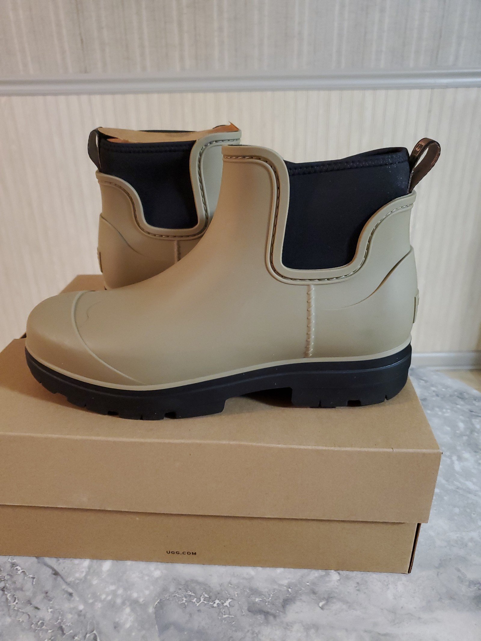 Womens Ugg Rain Boots size 10