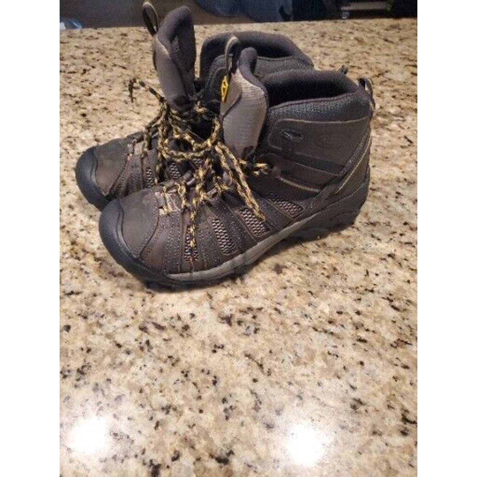 KEEN Voyager Mid Brown Leather Mid Hiking Trail Boots Men Size 11.5