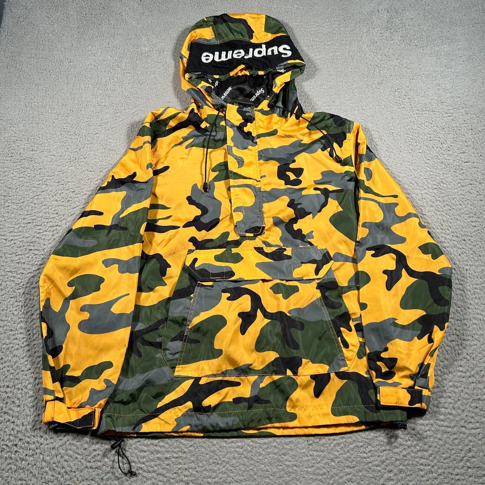 FW17 SUPREME HOODED LOGO HALF ZIP PULLOVER JACKET YELLOW CAMO SIZE L BROOKLYN