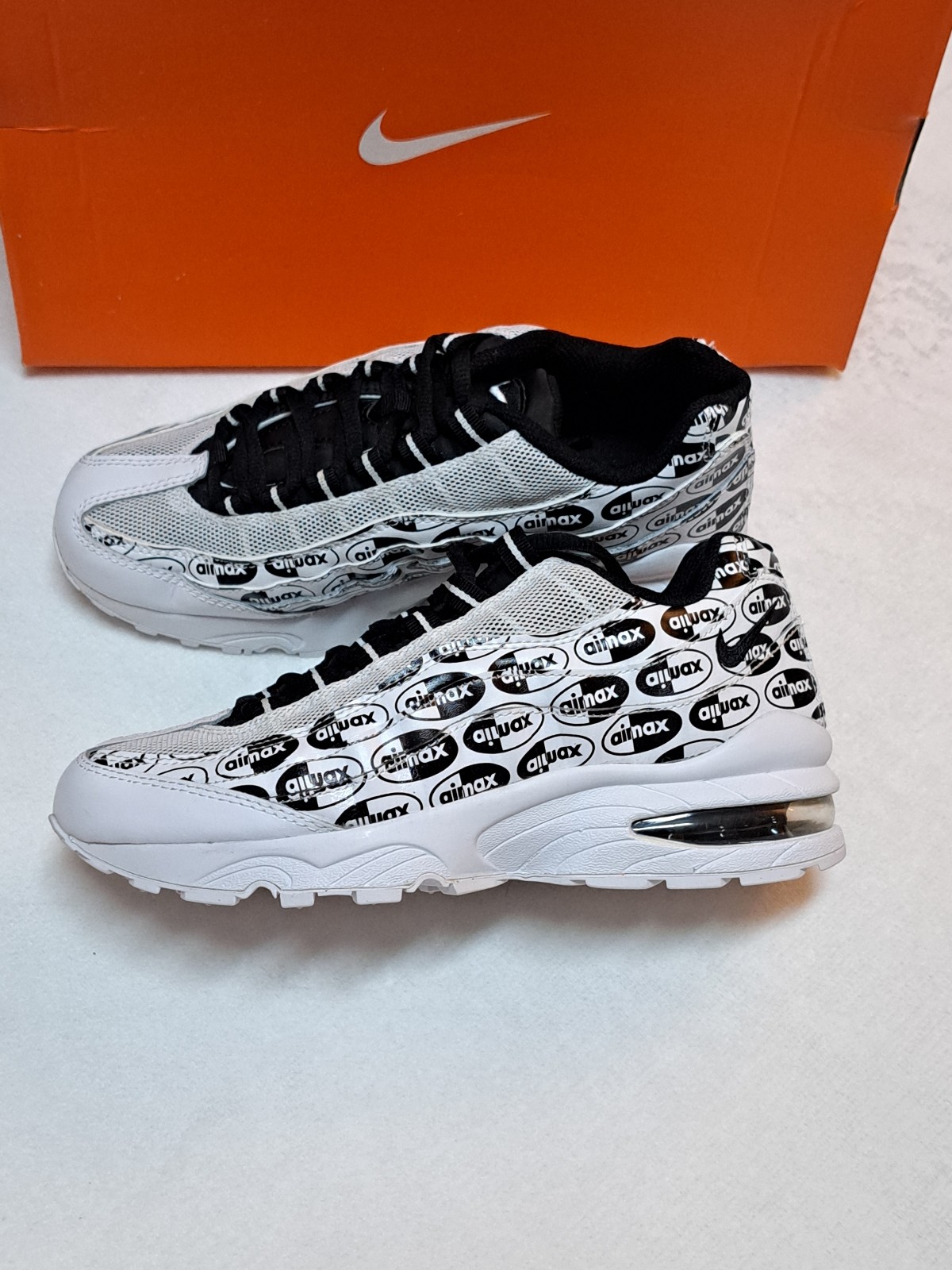 Nike Air Max 95 GS Premium WHITE LOGOS - SIZE 5Y/WMNS 6.5