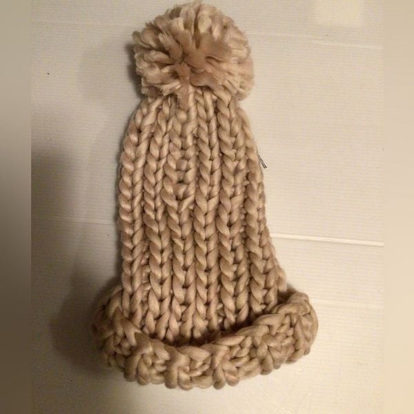 NEW! Wyeth super pale pink / cream slouch Pom beanie