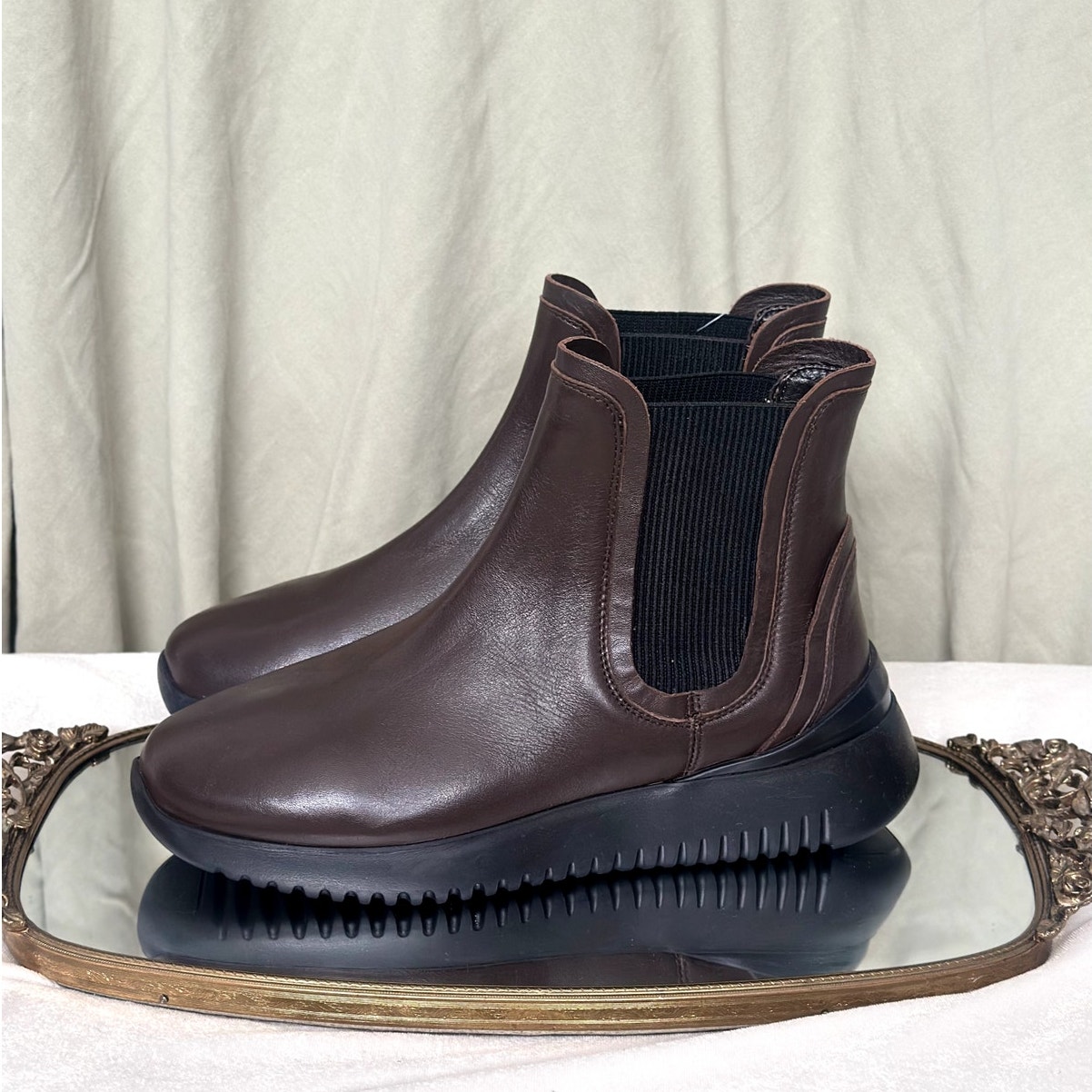 New! Aquatalia Women's 7.5 Brown Leather Upper Chelsea Boot Sneaker Cristiana