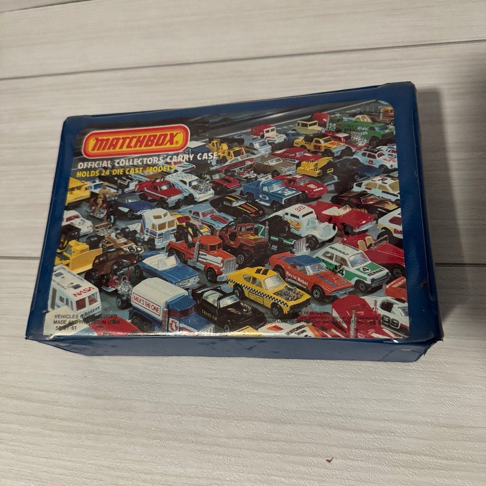 Vintage Matchbox Car Carrying Case and Toy Car Lot Lesney 1970s