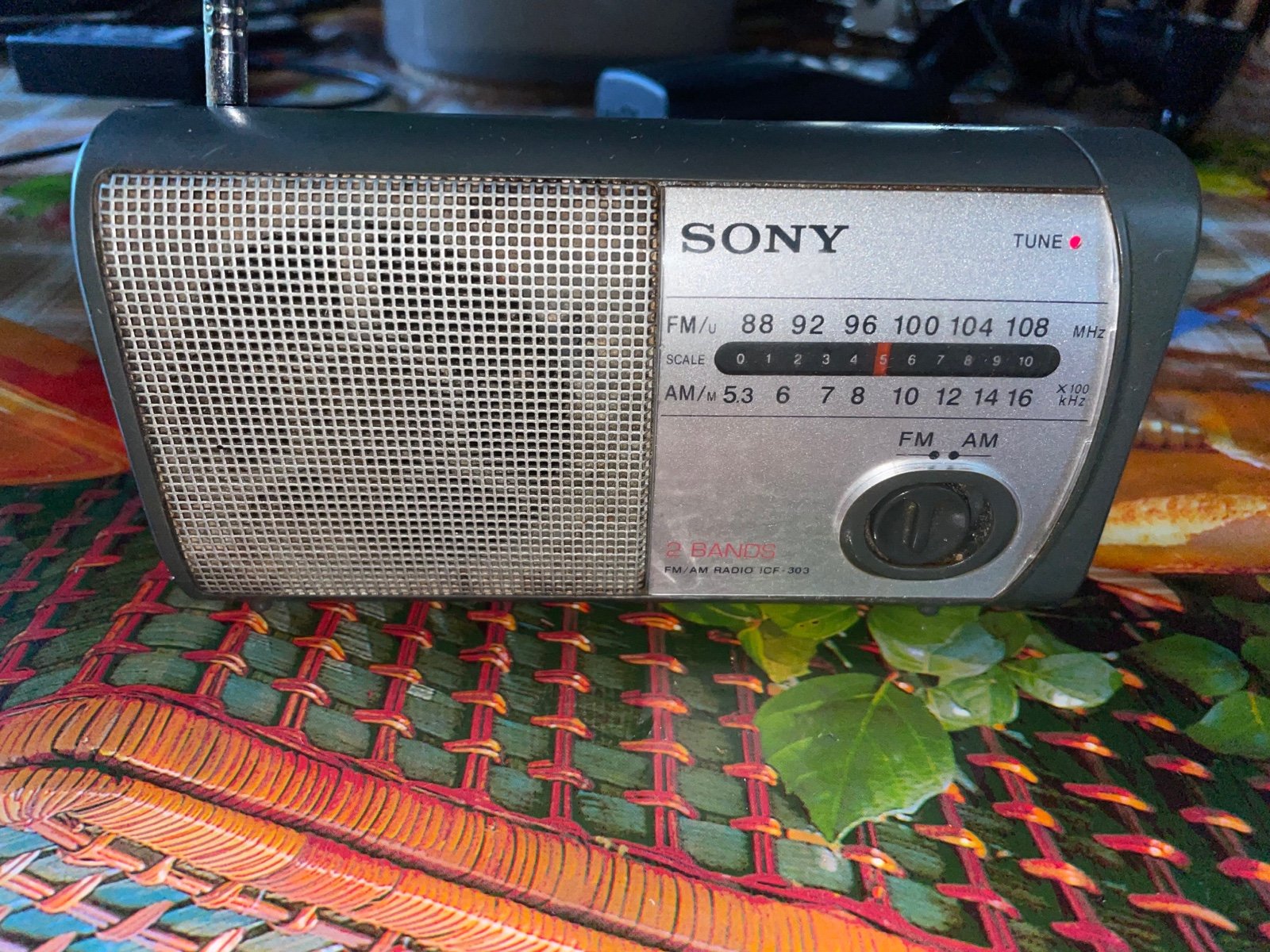 Sony 2 band Shortwave radio ICF - 303 Working