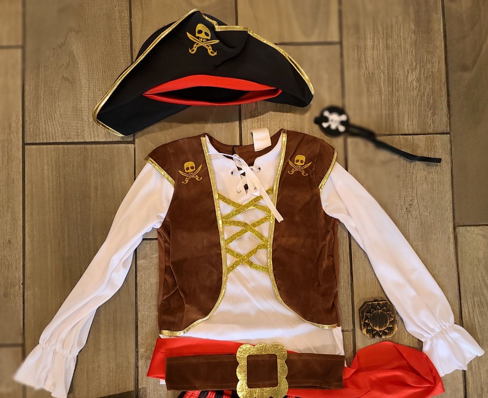 Pirate costume with treasure map, eye patch, and compass size small fits 4-6
