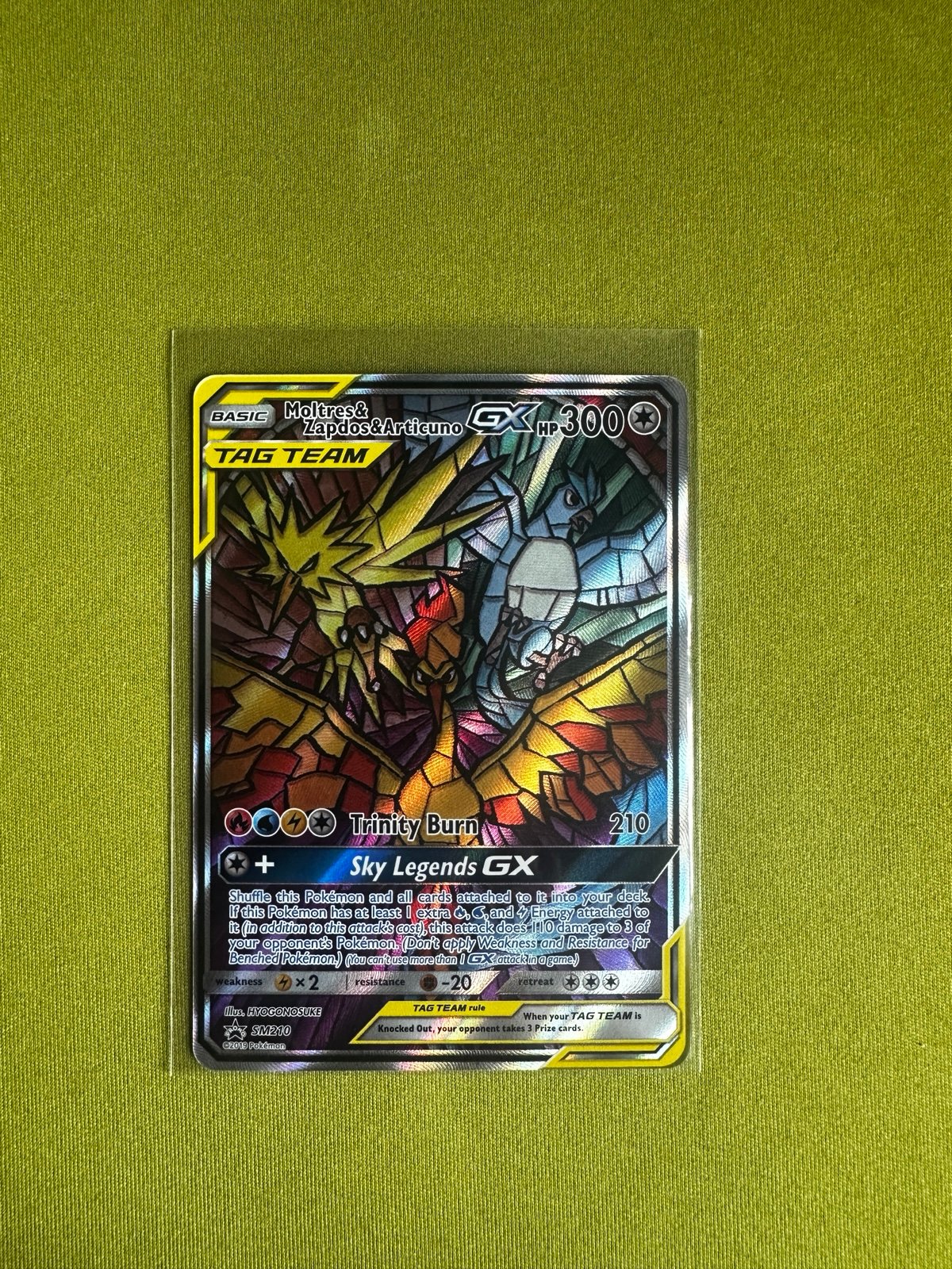 Pokémon Hidden Fates Moltres Zapdos Articuno GX Promo SM210 Hidden Fates MINT