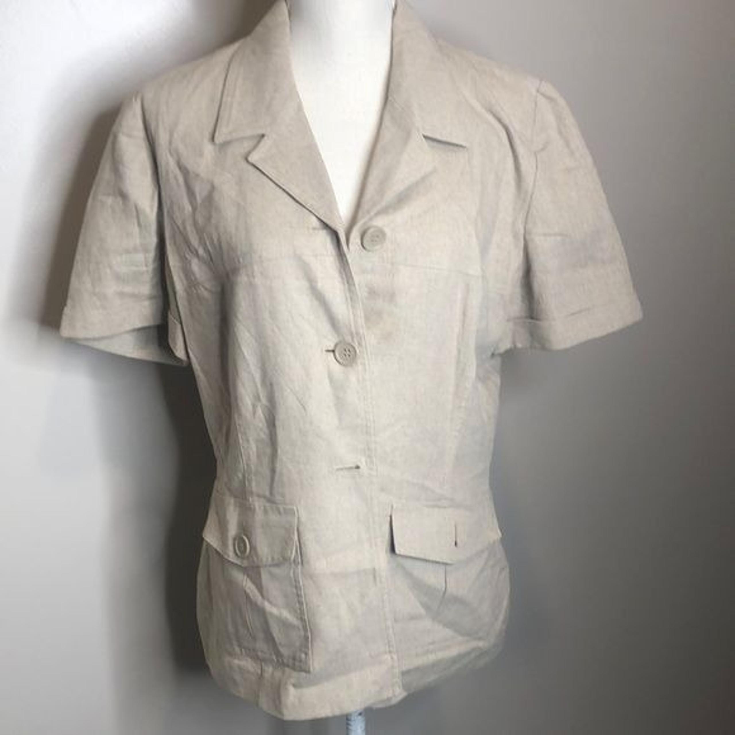Dress barn tan short sleeve blazer gently used size 12