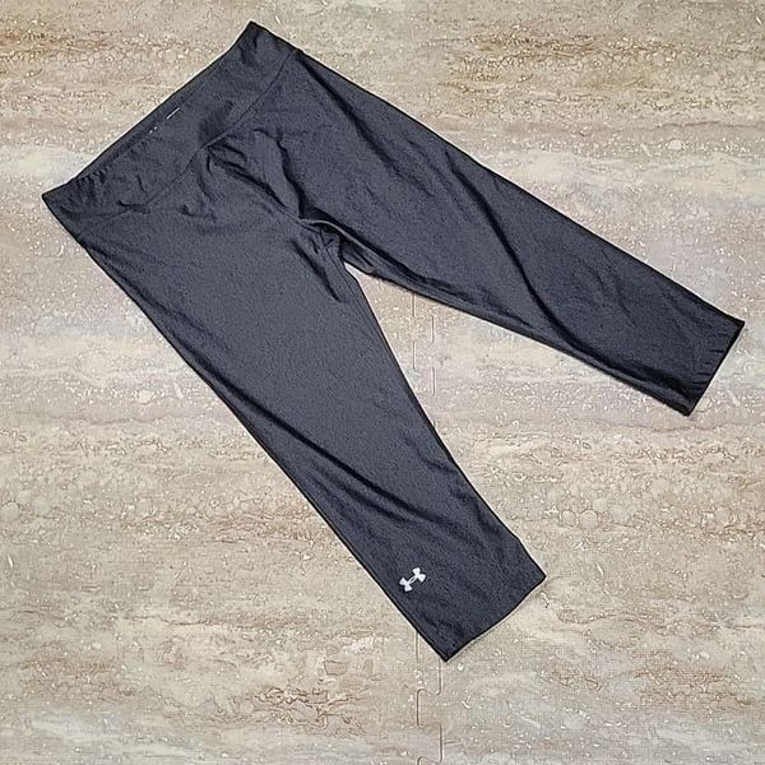 UNDERARMOUR WOMENS COMPRESSION PANTS SIZE MEDIUM CAPRI LENGTH LEGGINGS SIZE M
