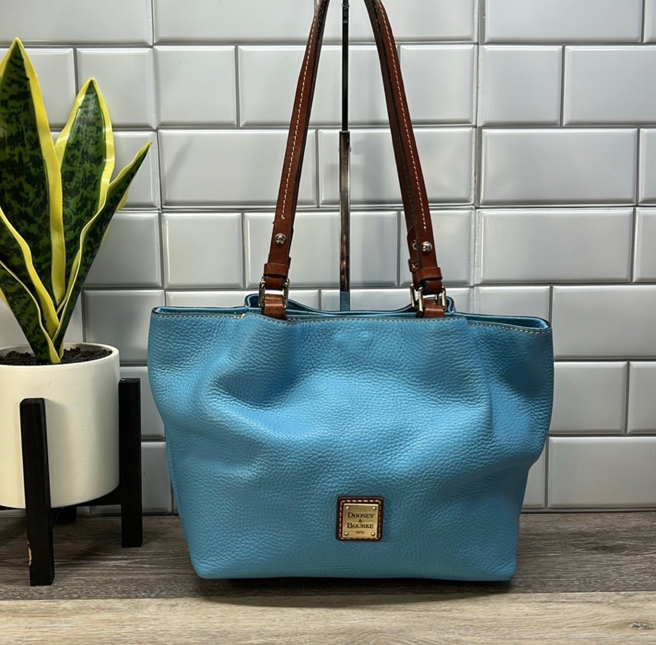 Dooney & Bourke Aqua Blue Shoulder Bag in GUC! Great Color for Summer!
