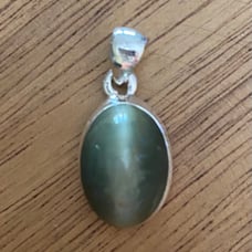 Cat’s Eye stone setin 925 Sterlng Silver Pendant
