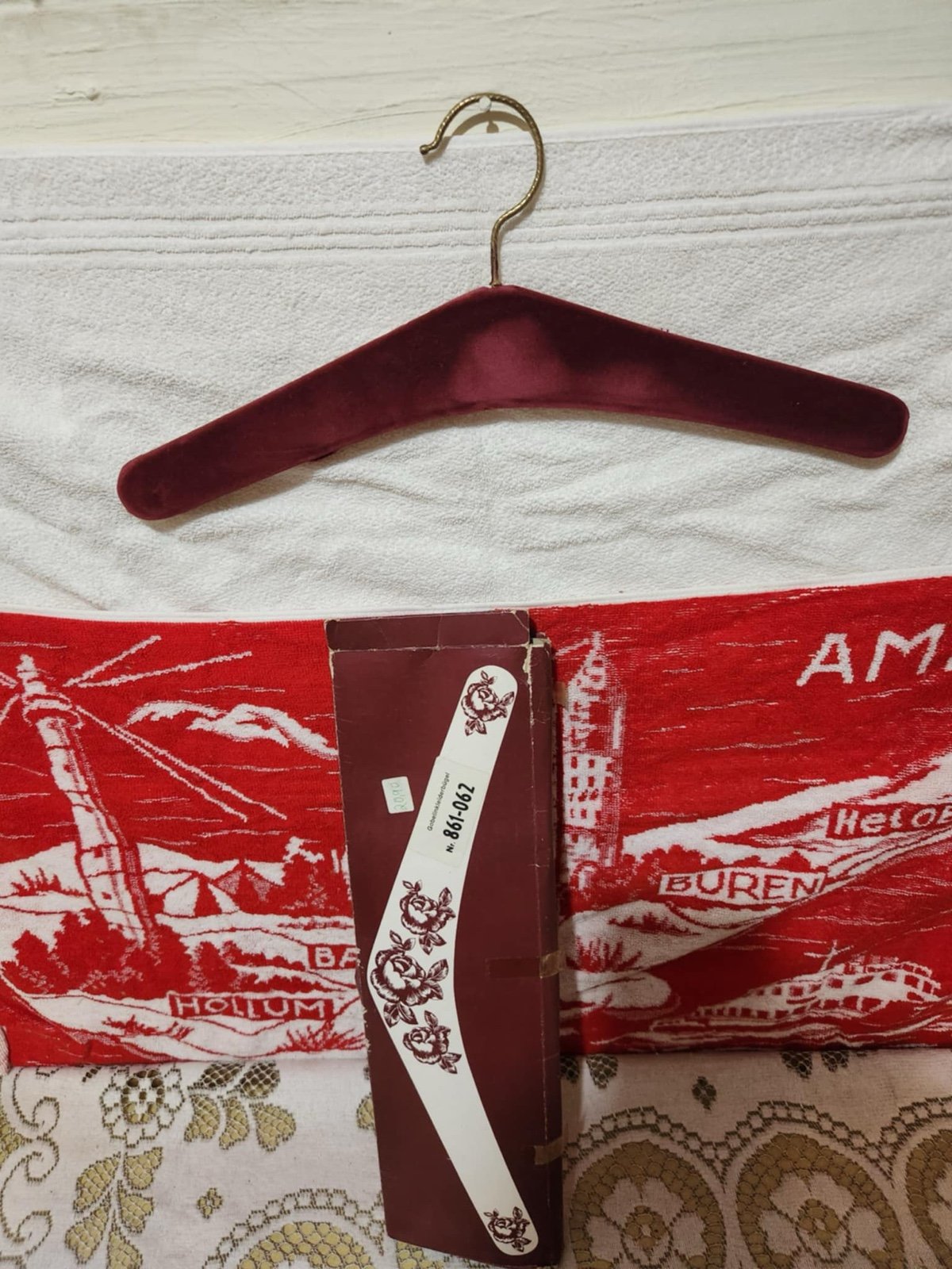 Coat hanger CLASSIC red velvet new