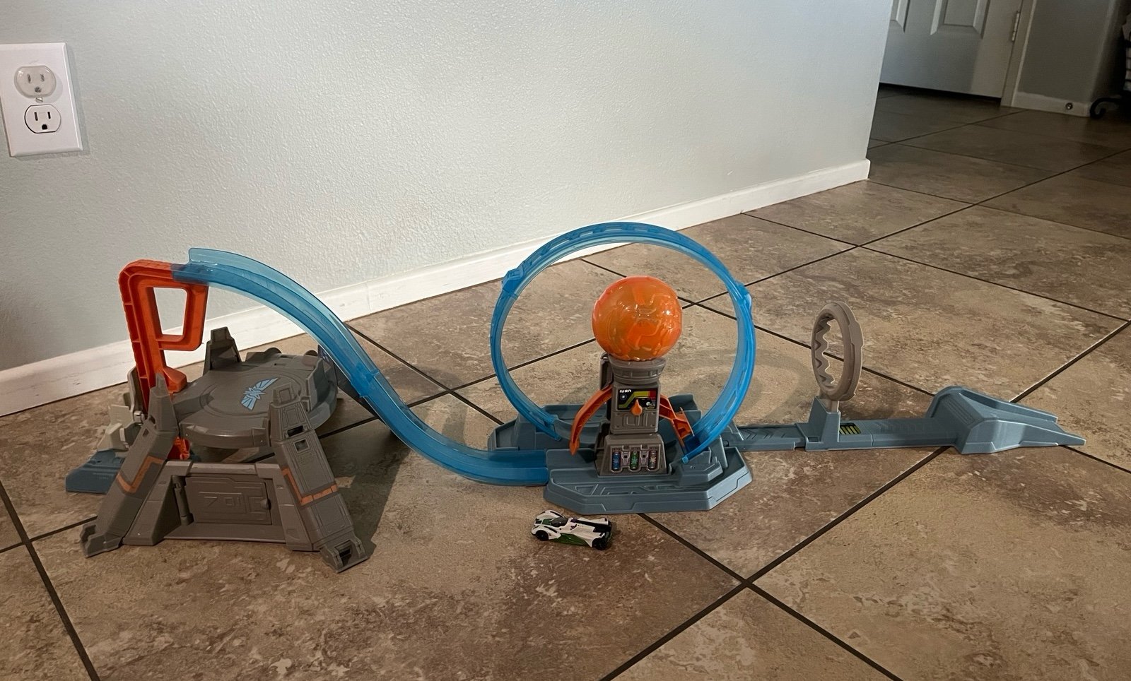 Hot Wheels Disney Pixar Lightyear Hyperloop Challenge track
