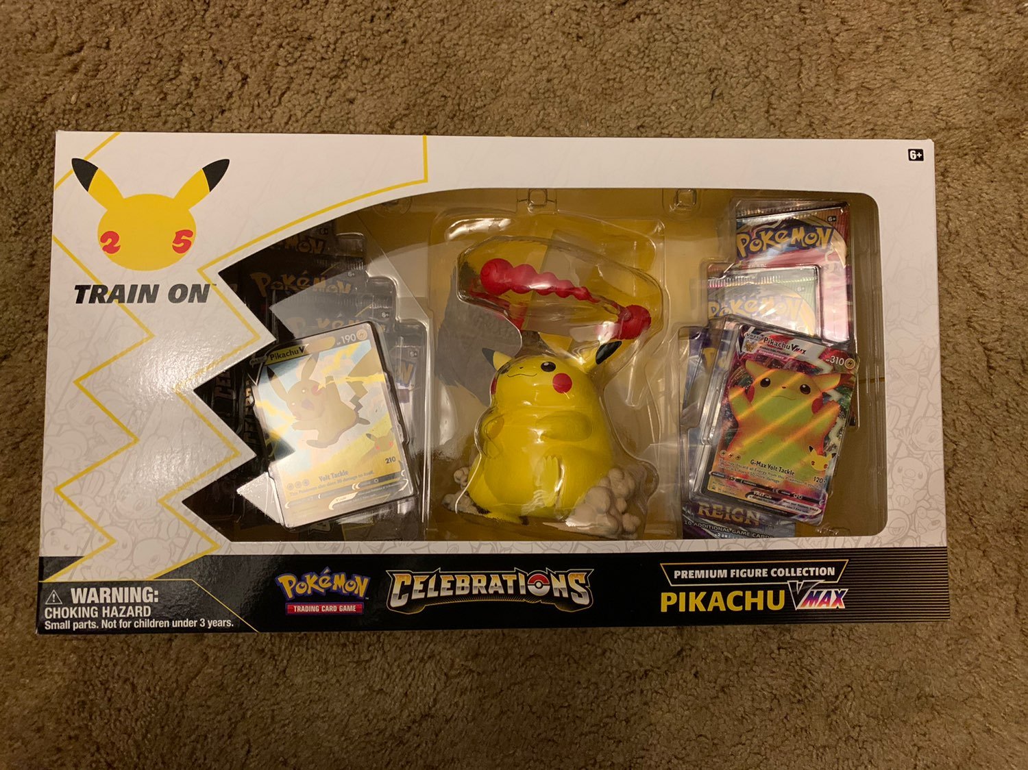 高級品市場 Celebrations Pokemon Pikachu Collection Figure Premium VMax ポケモンカードゲーム