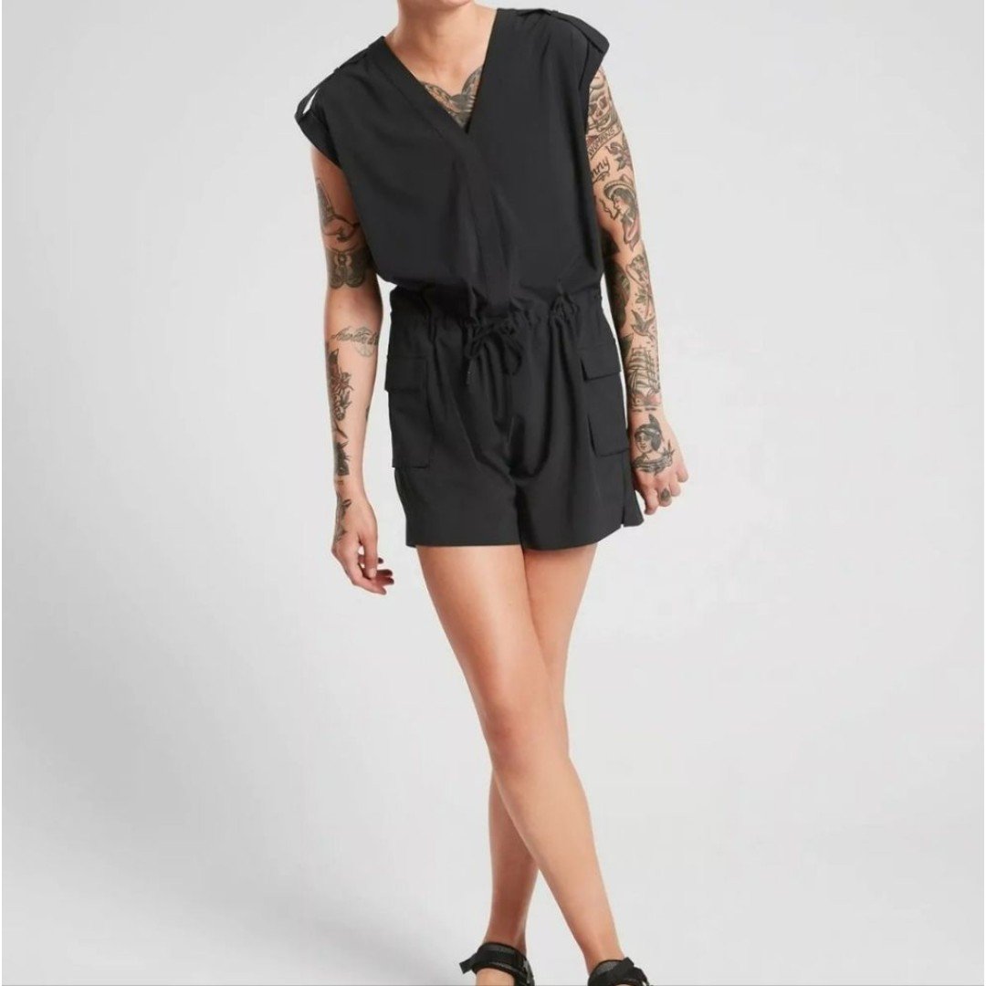 ATHLETA Black Minimalist 'Sutton' Active Athletisure Cargo Romper 14