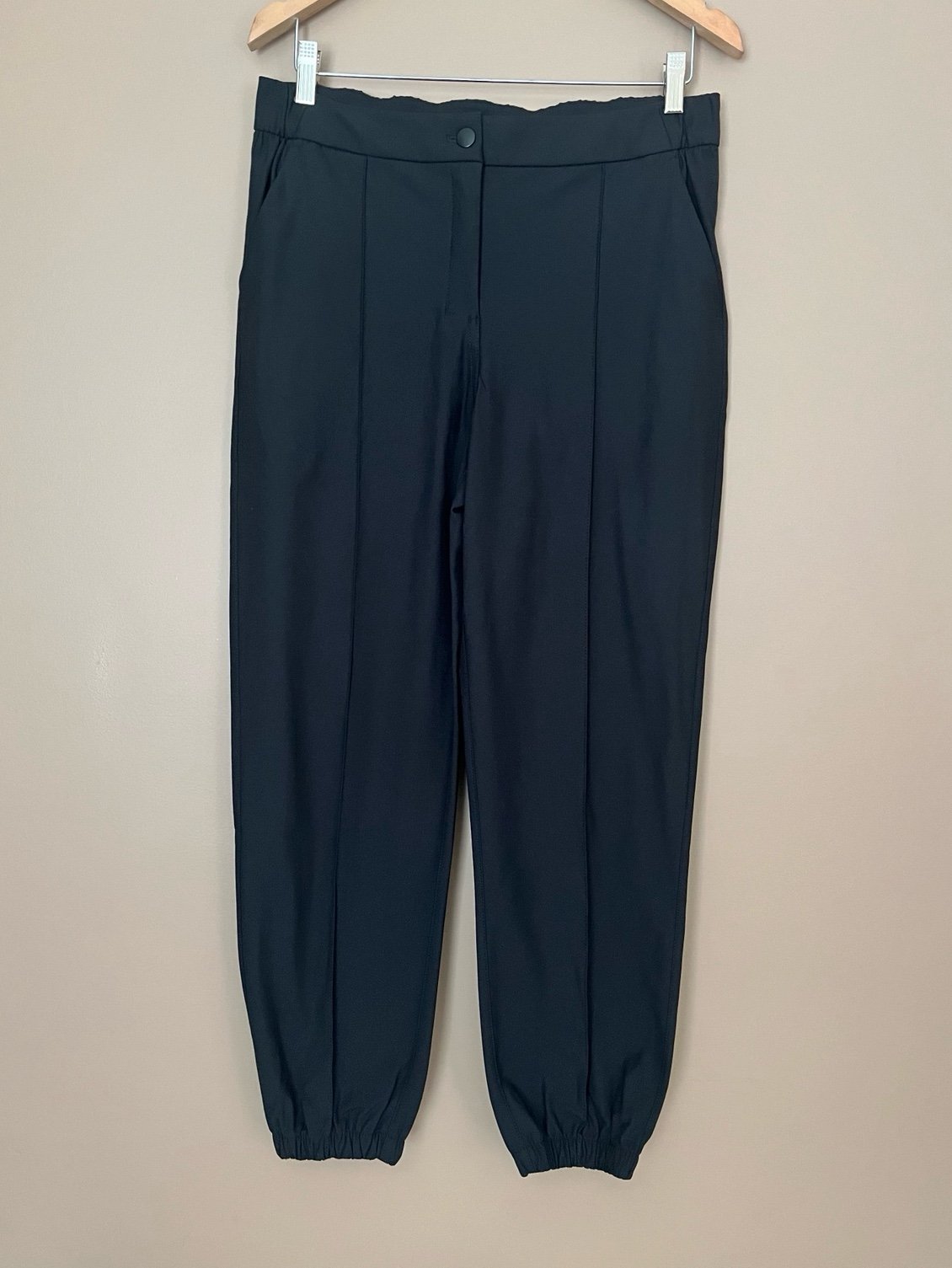 {Lululemon} Warpstreme High-Rise 7/8 Jogger in Black - Womens 30