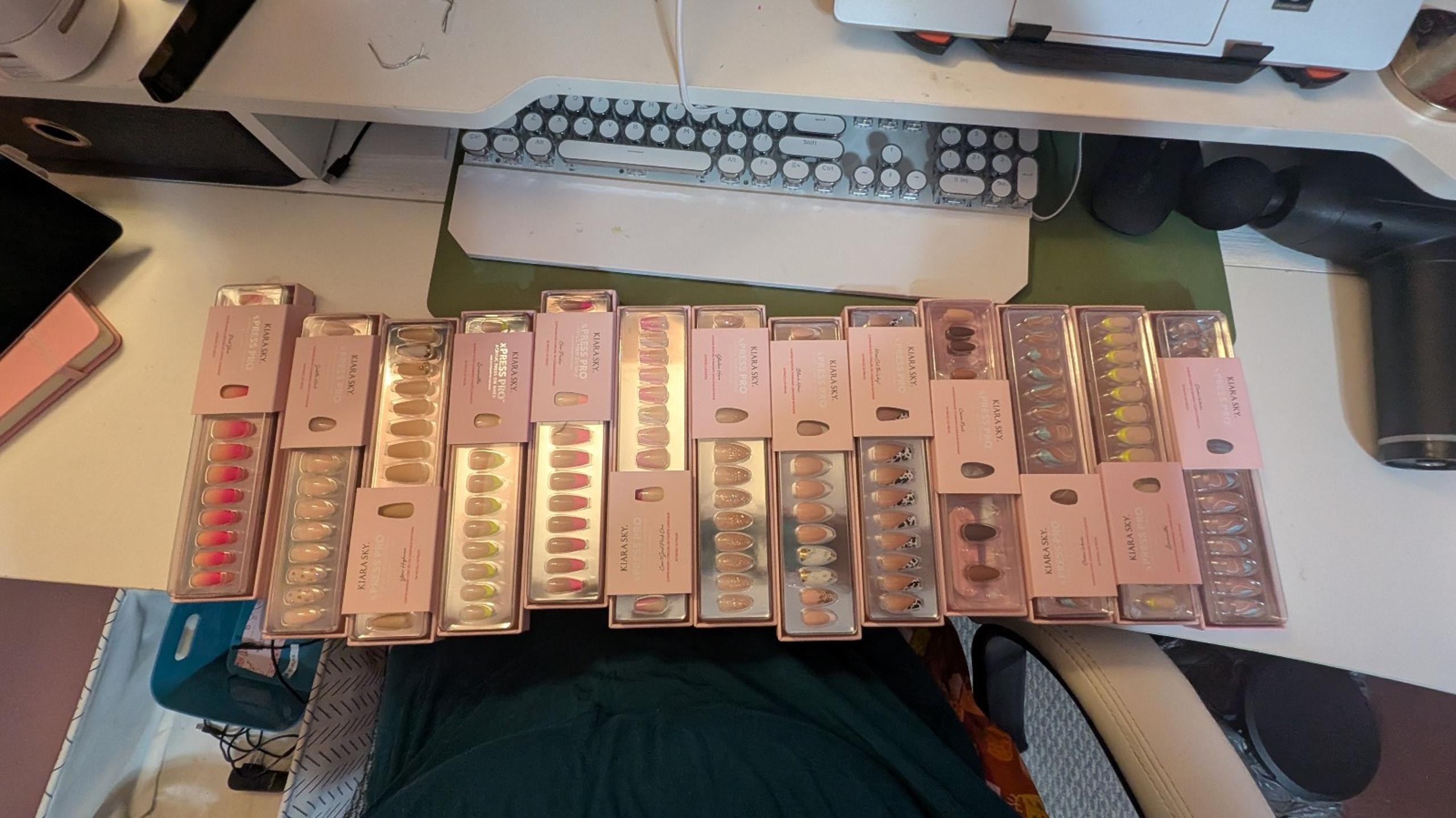 press on nail lot - Kiara Sky