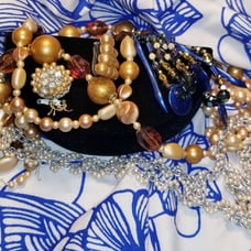 Broken Necklaces/earring Bead Lot