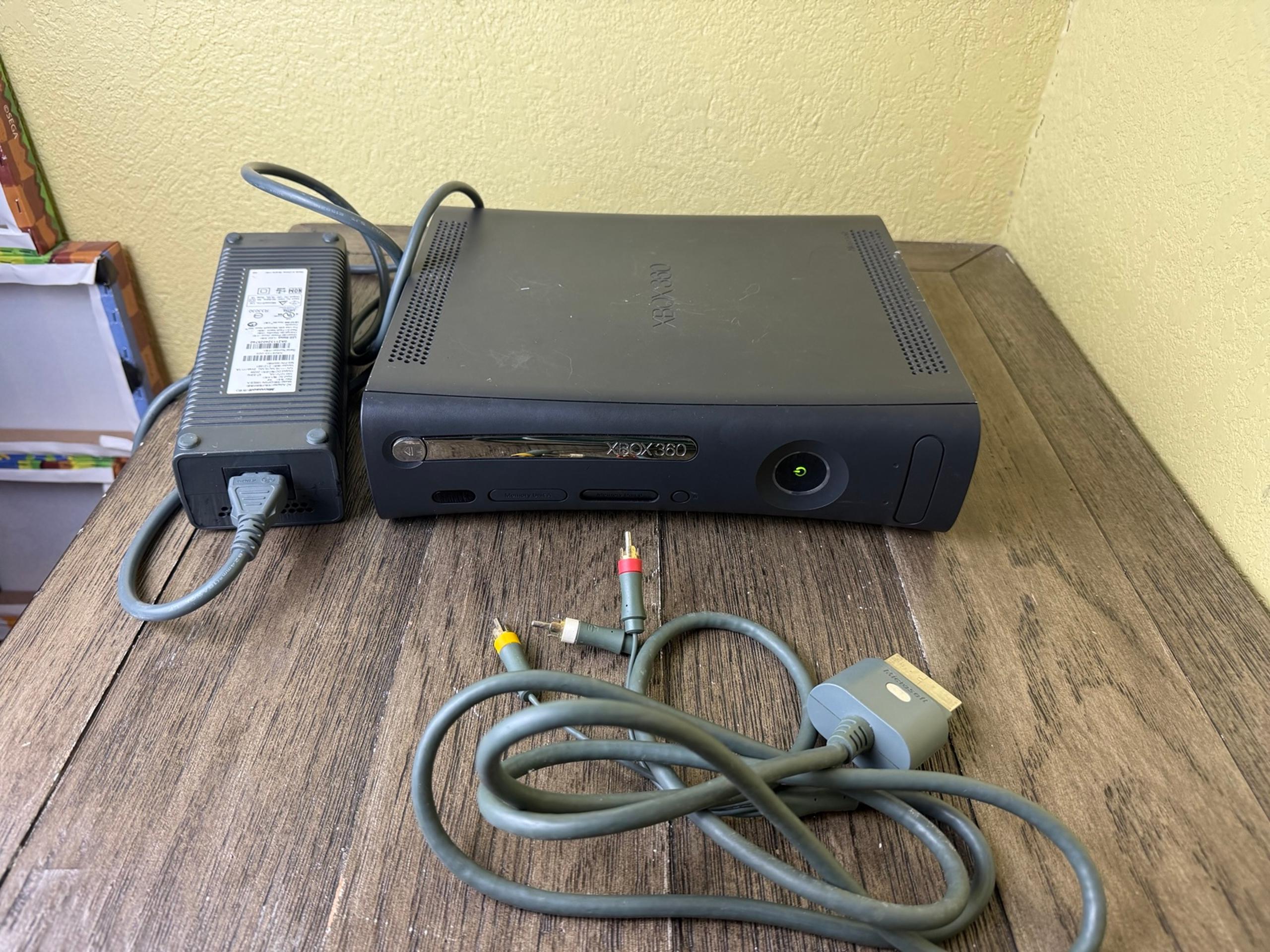 Microsoft Xbox 360 ELITE Original Console w/ Cords/Power not fully tested