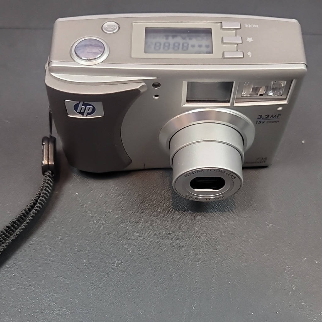 HP Photosmart 735 3.2 MP Digital Camera Model GRLYB-0210 15x Zoom Works Great