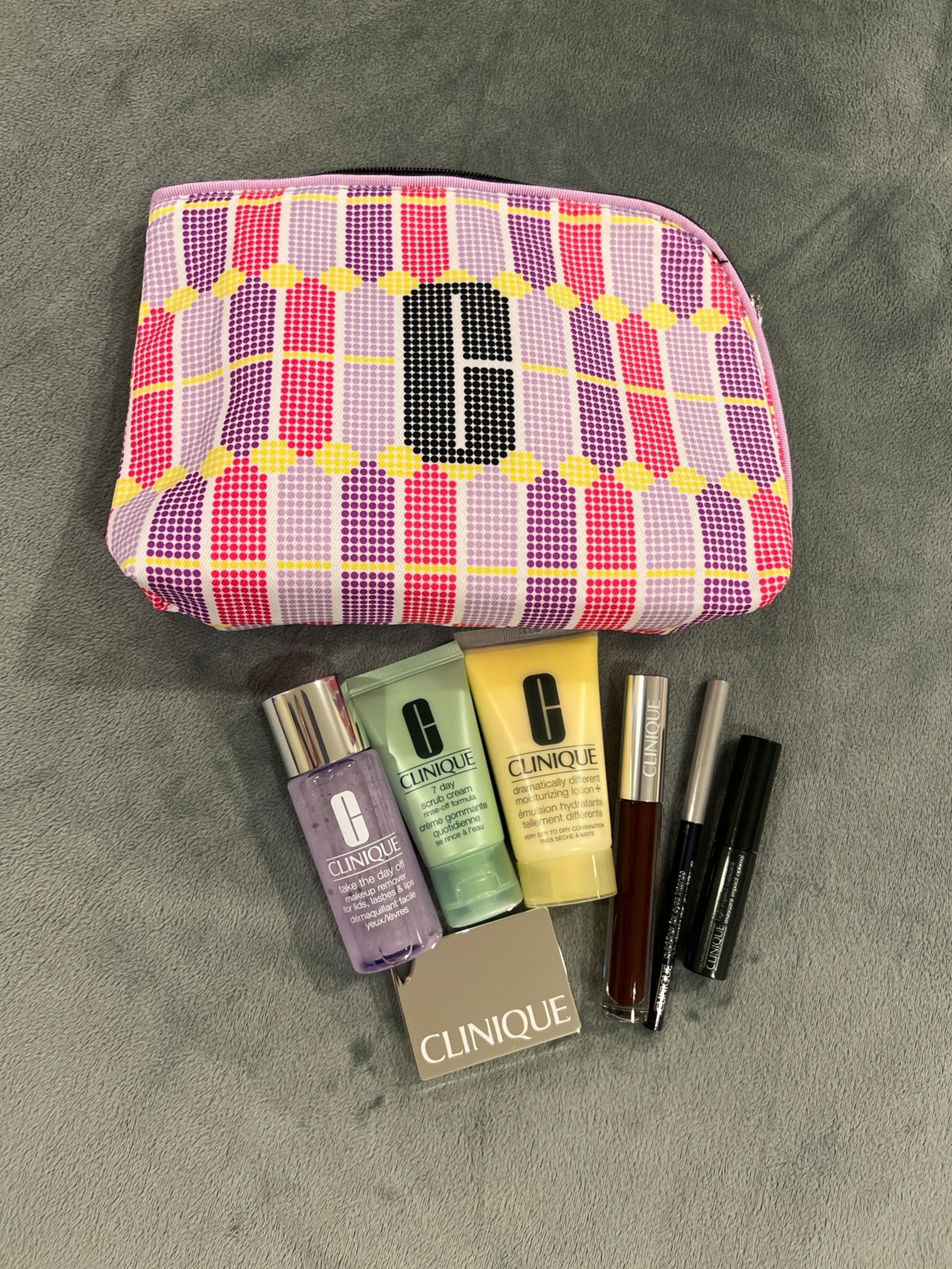 Clinique Deluxe Sample Set: Skincare & Makeup & Bag