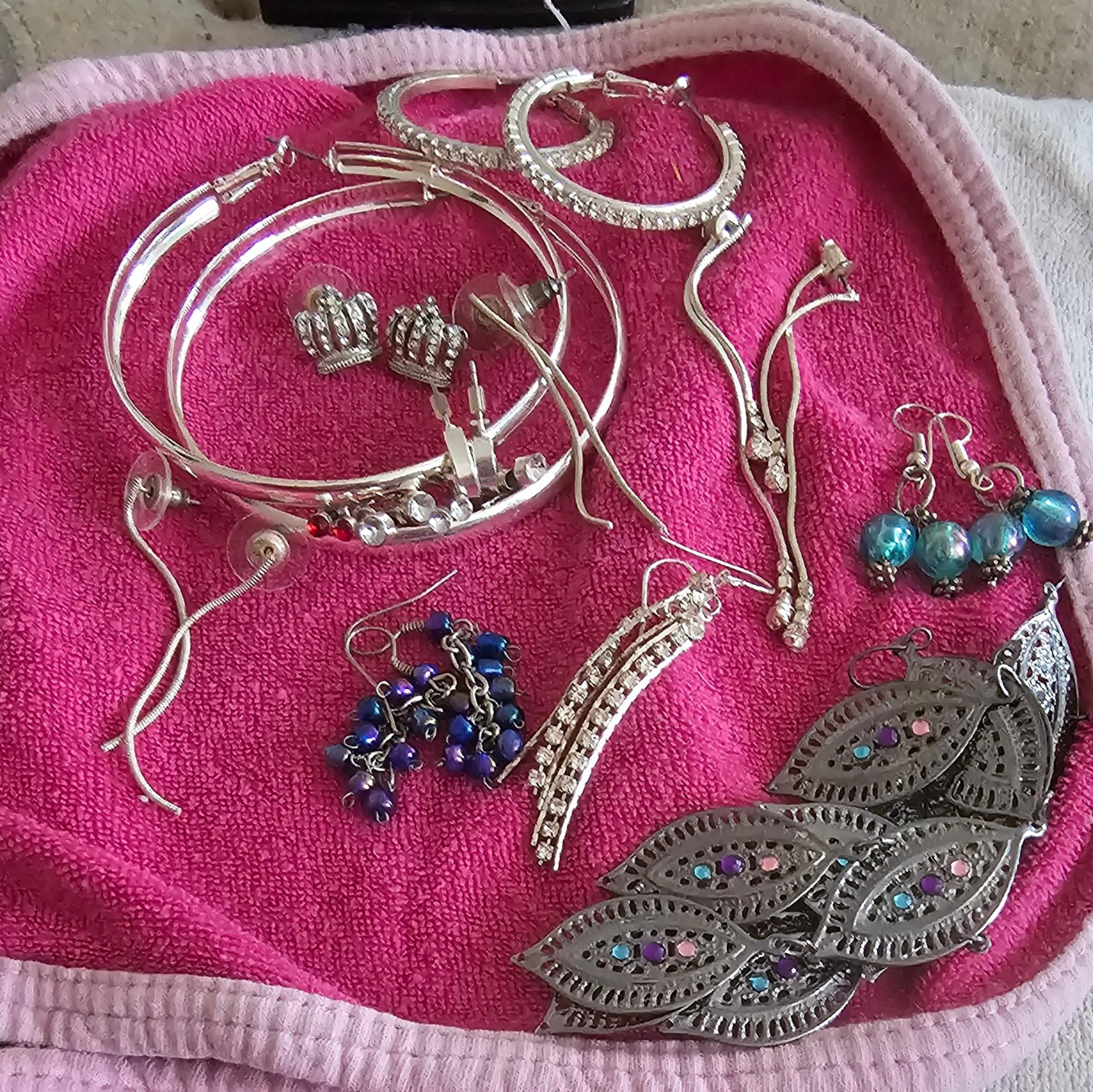 Womens earrings lot