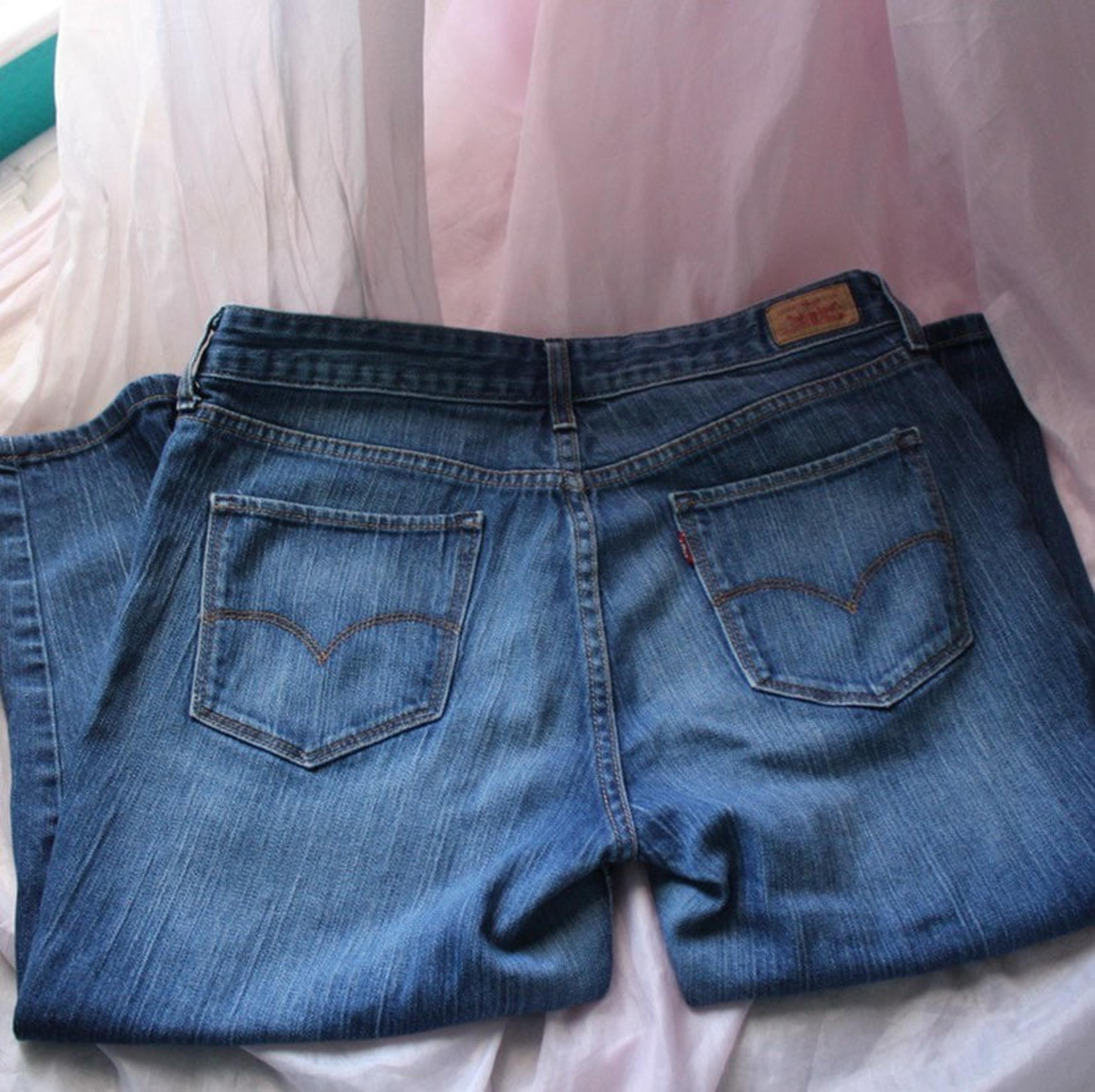 Levis capris