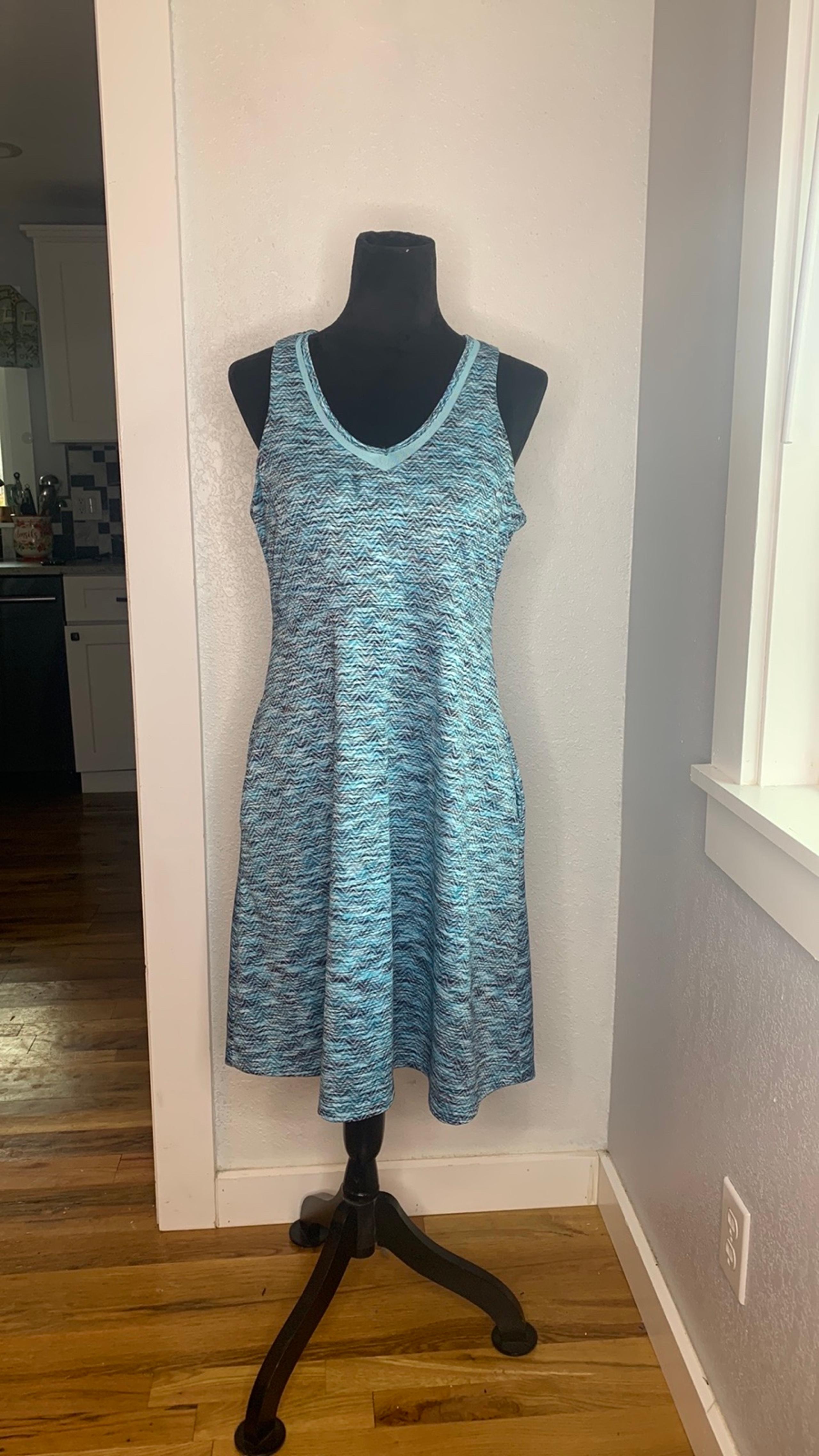 MPG blue athletic dress pockets razorback light bra support stretch