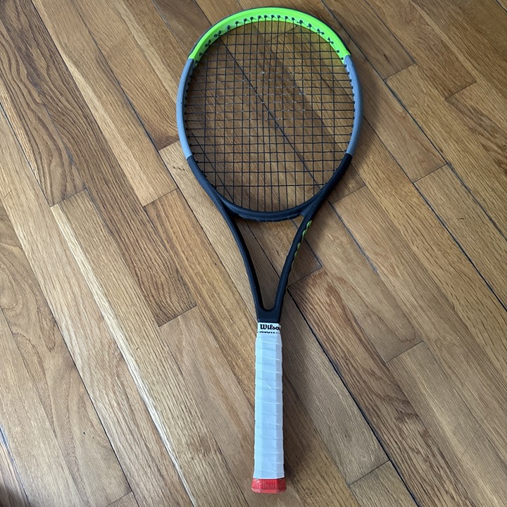 Wilson Blade 100L 16x19 V7 Tennis Racquet 4 3/8” grip size