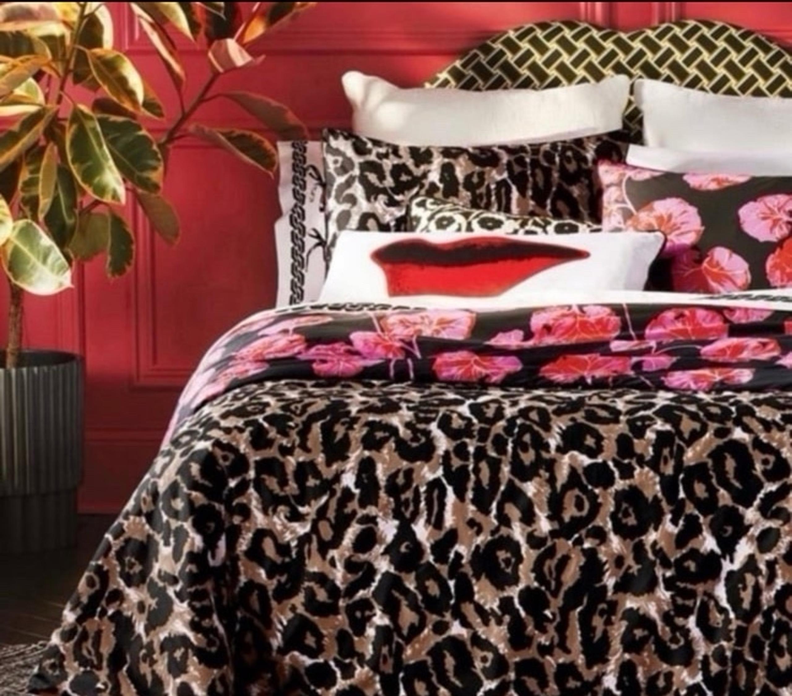 Diane Von Furstenberg for Target queen size duvet cover sham set DVF