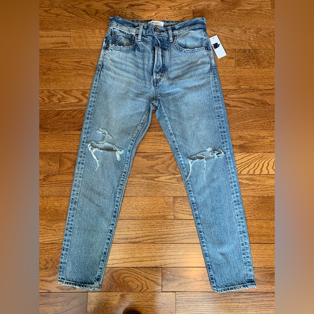 NWT Moussy Vintage Distressed Hi-Rise Button Fly denim. SZ 26