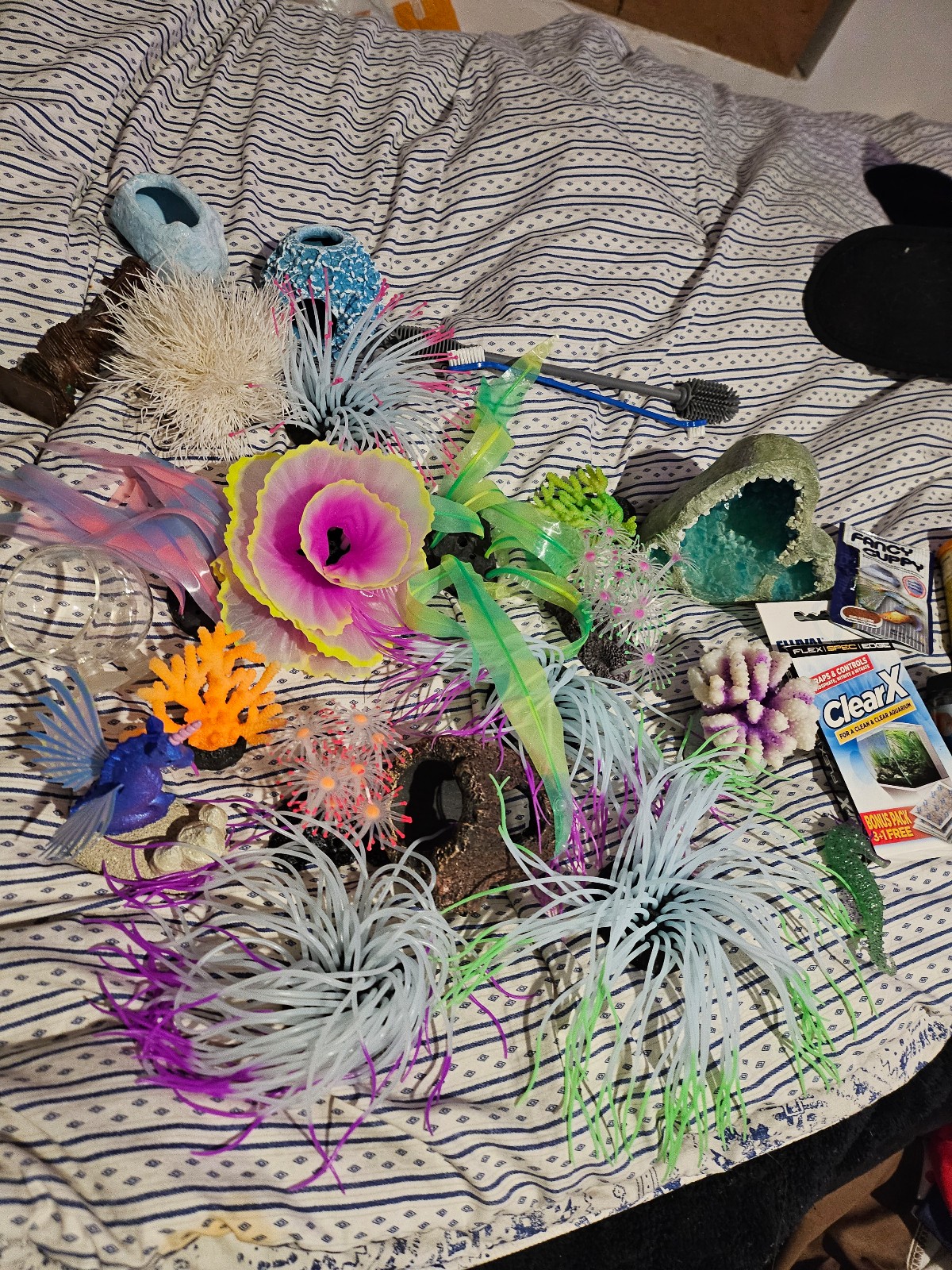Fish tank accessories lot