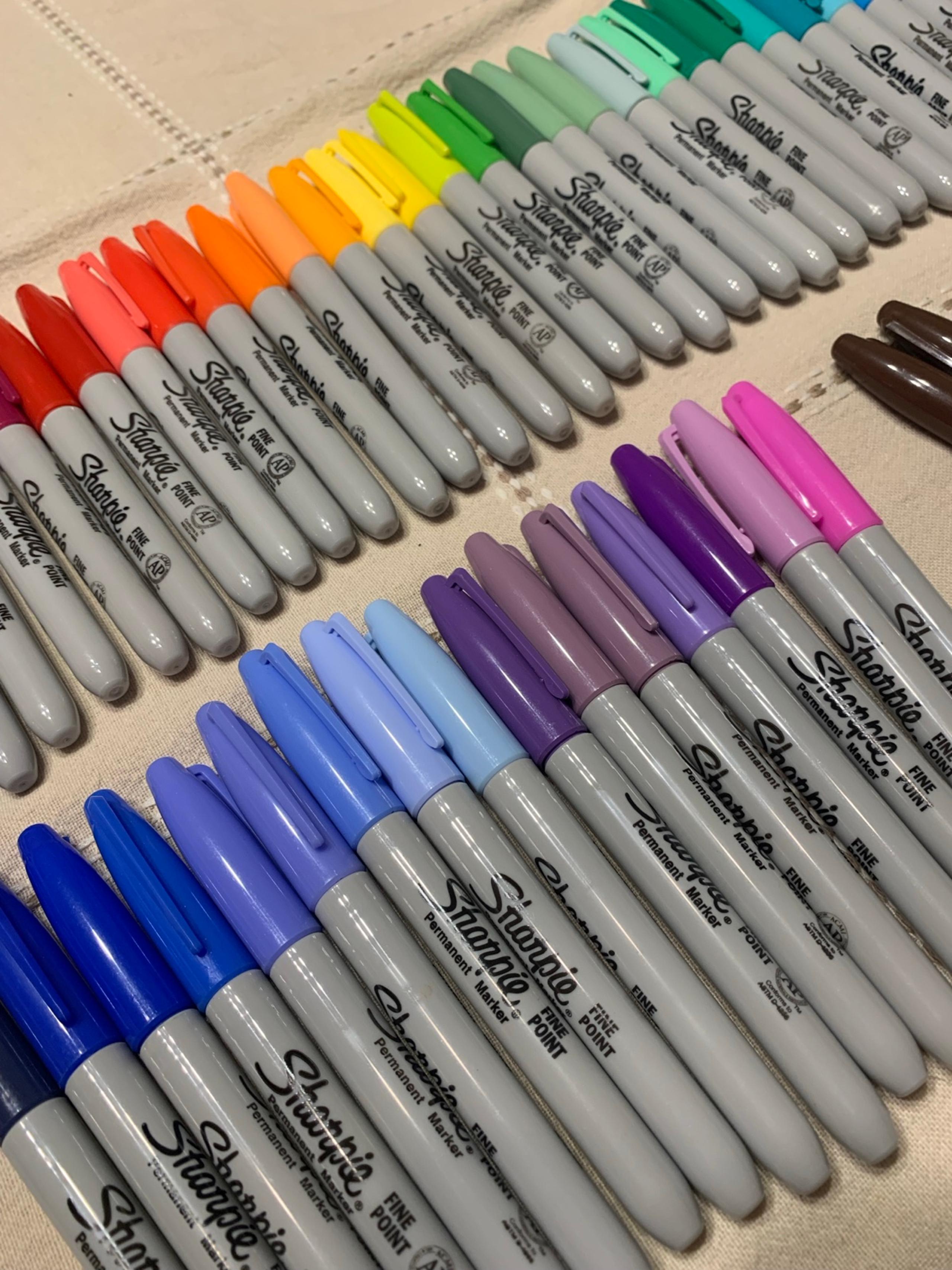 Large bundle of sharpie markers