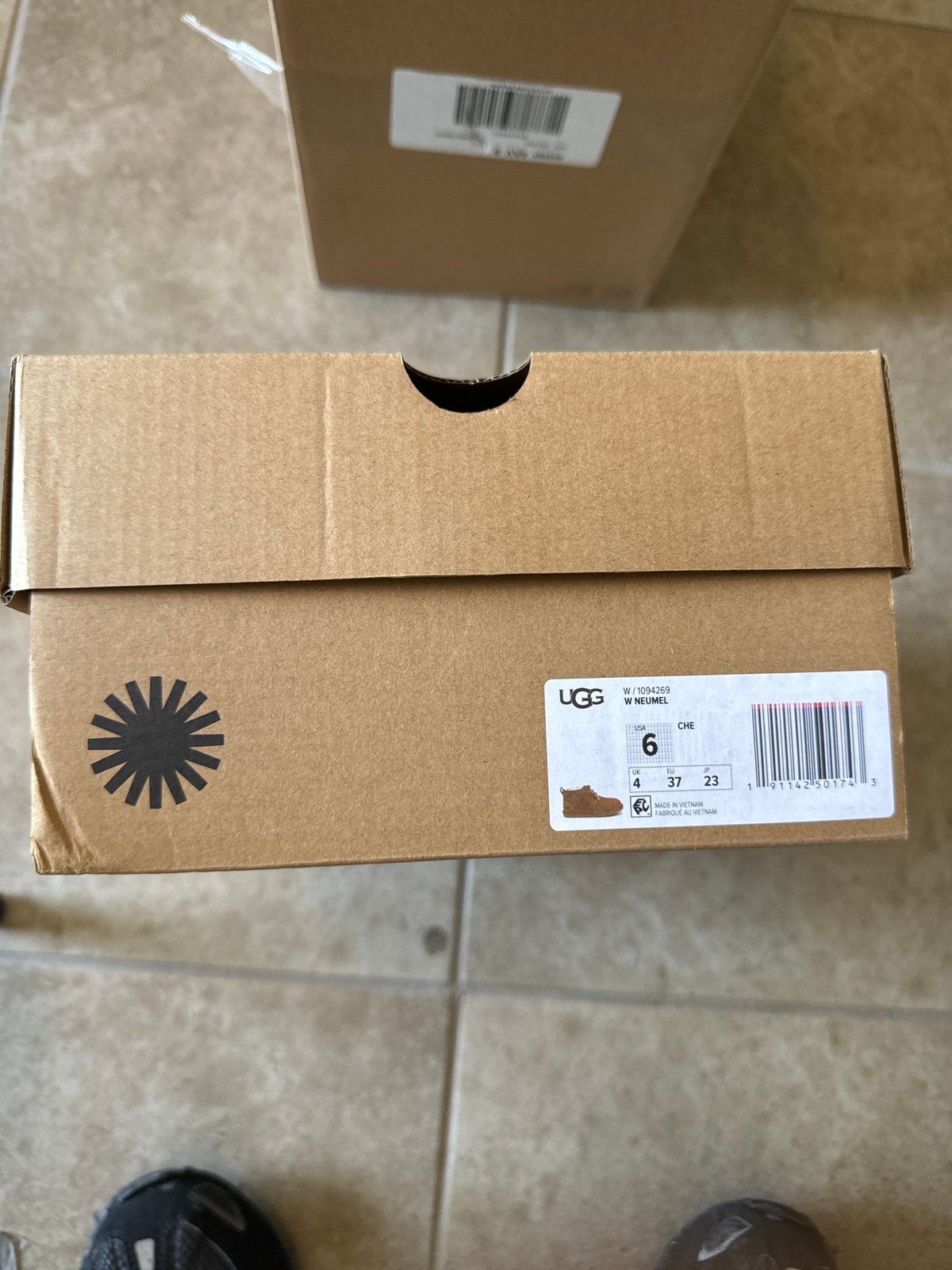 UGG nuemel women’s chestnut size 6