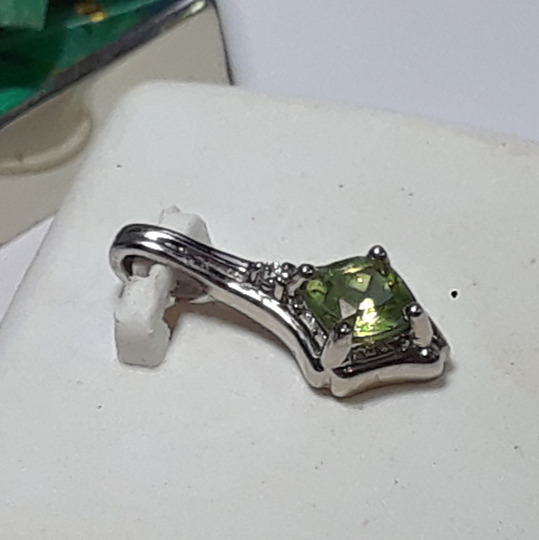Estate .45ctw Natural Cushion Cut Peridot & Diamond 14Kt White Gold Pendant20593