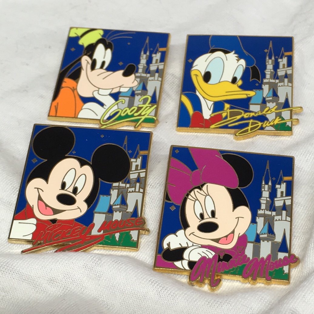 Disney Pins Set of 4 2008 Autographs Signatures Goofy Donald Mickey Minnie