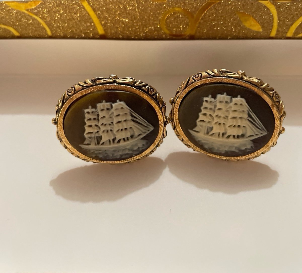 Mens Vintage Cameo Cufflinks BUY NOW SHIPS NOW !! Sale priced !!