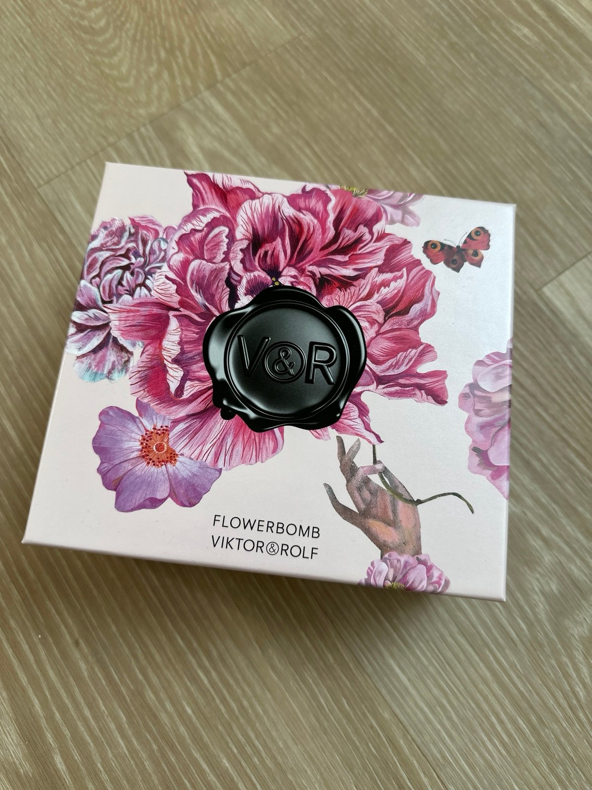 Flower Bomb perfume fragrance