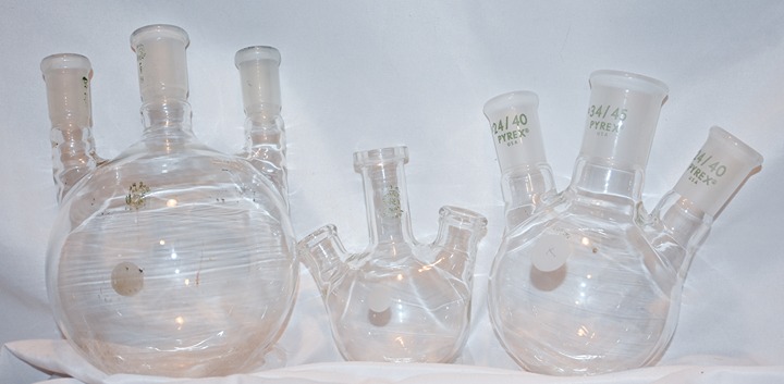 3 Pyrex Glass Three-Neck Round Bottom Flasks 1000ml, 400ml, 200,ml.